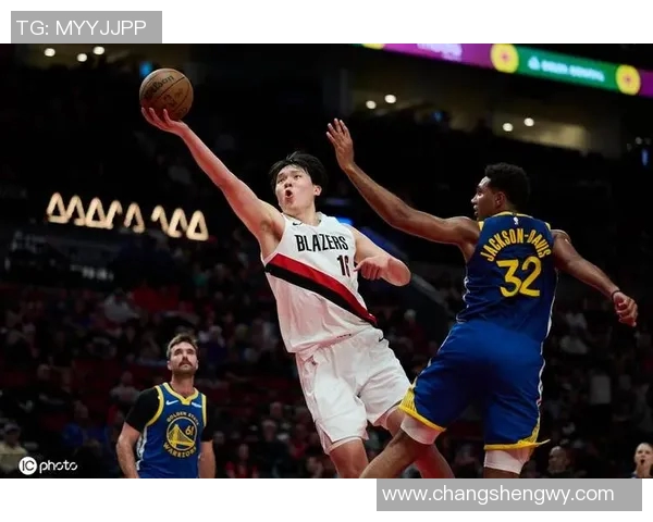 勇士胜开拓者,继续领跑小组榜首 勇士胜开拓者,继续领跑小组榜首